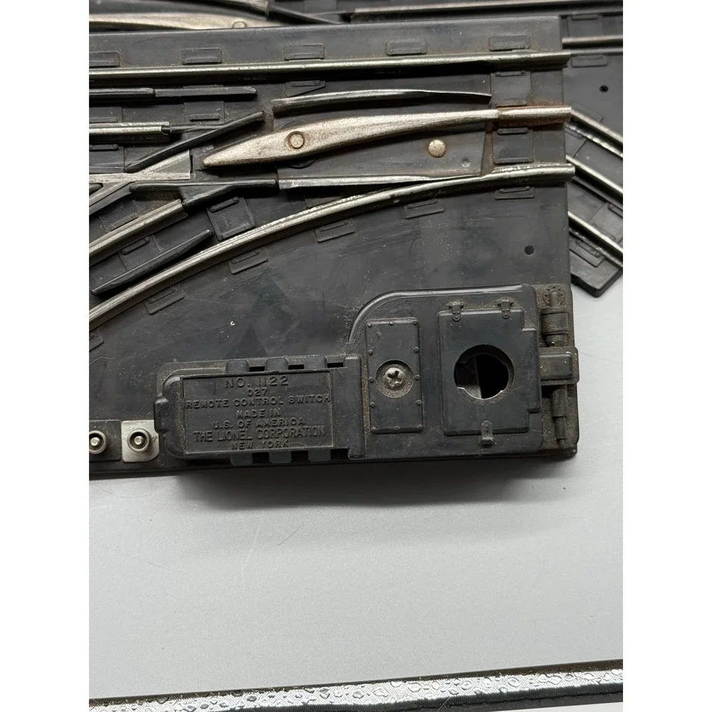 Pair of Lionel 1022(E) O/O-27 Gauge Manual Control Switches – Left & Right